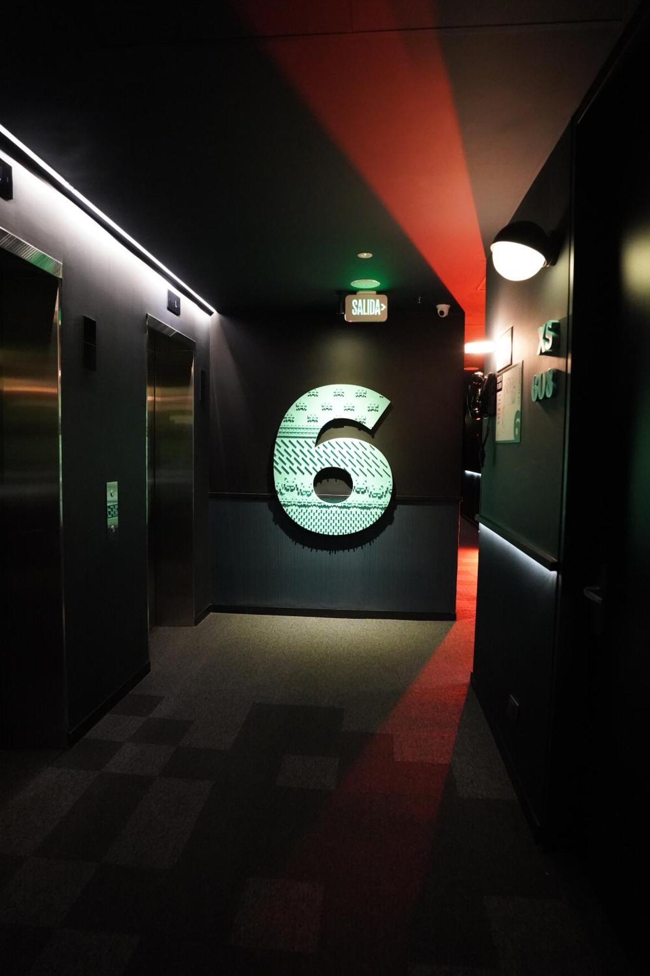 The Click Clack Hotel Медельин Экстерьер фото The 6th floor of the hotel